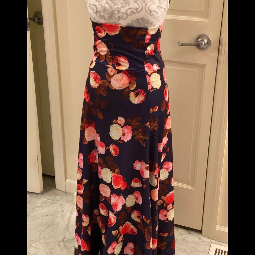 Long flowered skirt